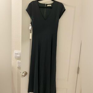 Aritzia Babaton Hamptons Scarab Short Sleeve Midi Dress with Slit NWT never worn